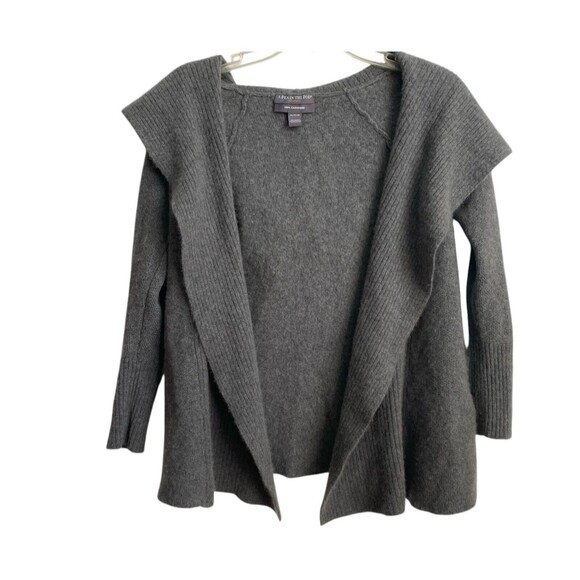 A Pea‎ in the Pod 100% cashmere gray cardigan, size Medium Cozy Comfort pockets - Picture 1 of 15